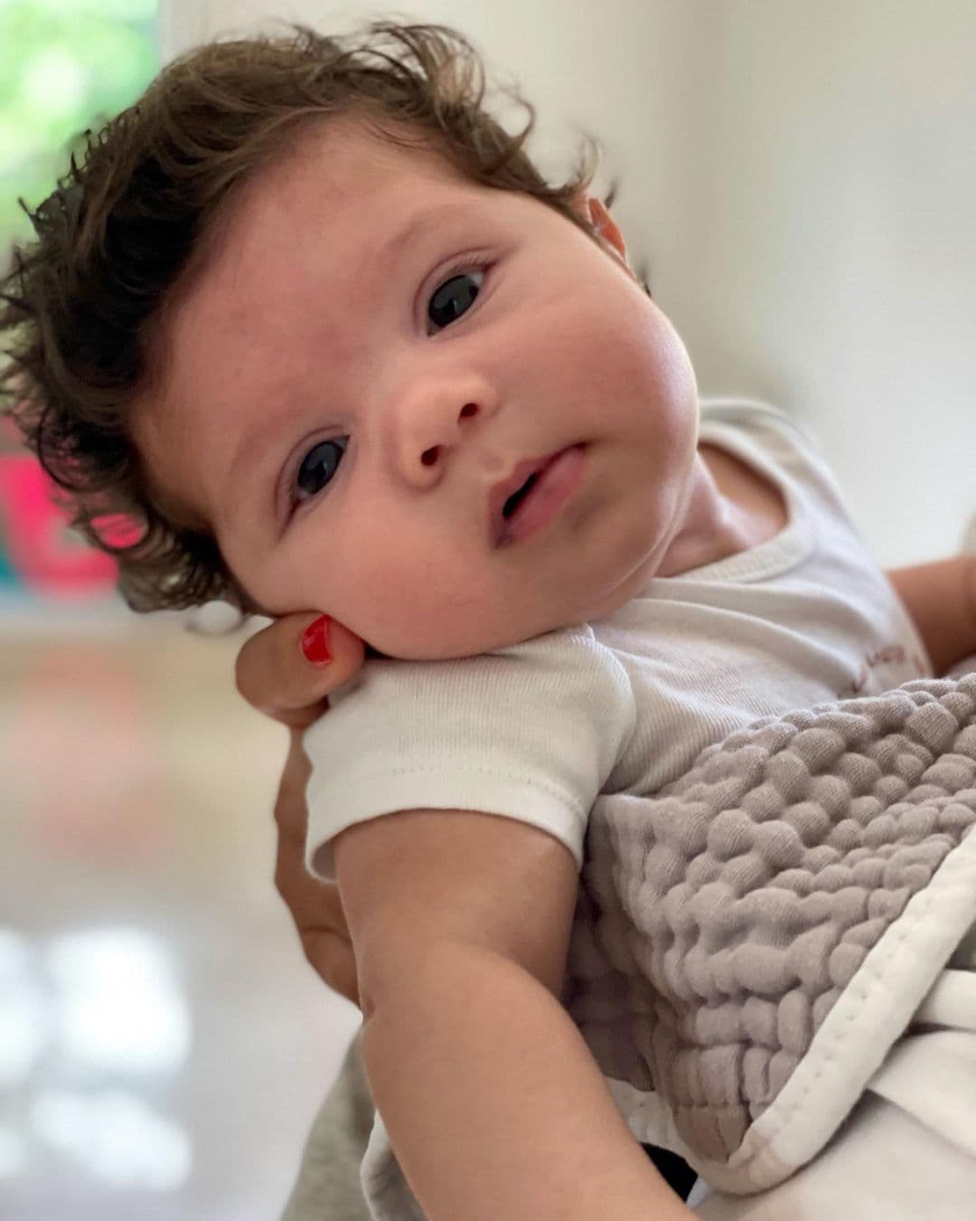 "Gracias a todos los que me vieron hoy en @despiertamerica en Domingo", se lee en la cuenta de Instagram de Gennaro con esta tierna foto que ha robado muchos corazones.