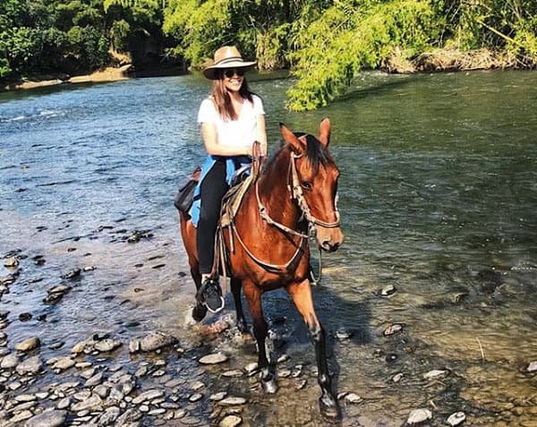 "Definitivamente una experiencia que nunca vamos a olvidar, cabalgamos por tres horas recorriendo paisajes que te dejaban sin aliento. A Colombia me lo llevo en el corazón", agregó en la publicación.