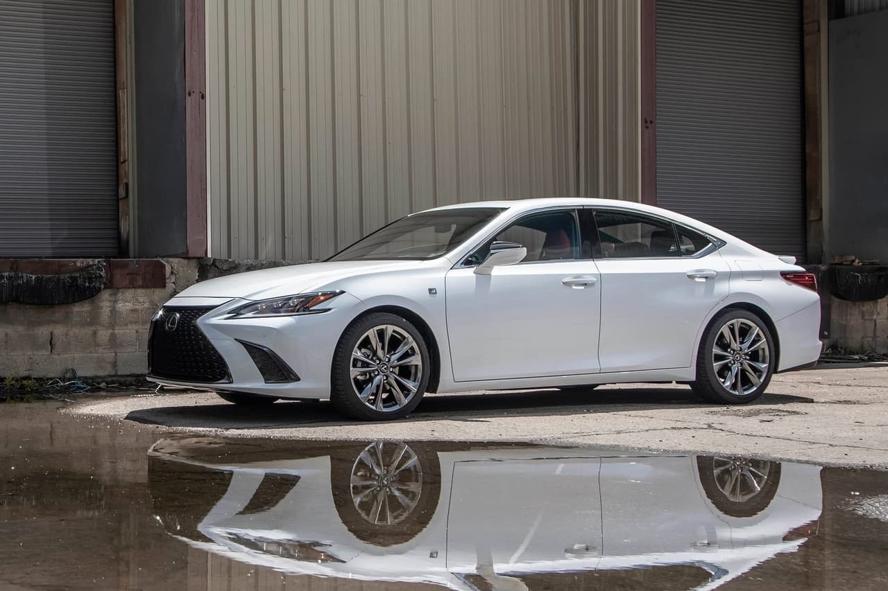 <h3 class="cms-H3-H3">Categoría - Carros medianos de lujo</h3>
<br>
<br>
<b>Fabricante:</b> Lexus 
<br>
<b>Modelo: </b>ES 350
<br>