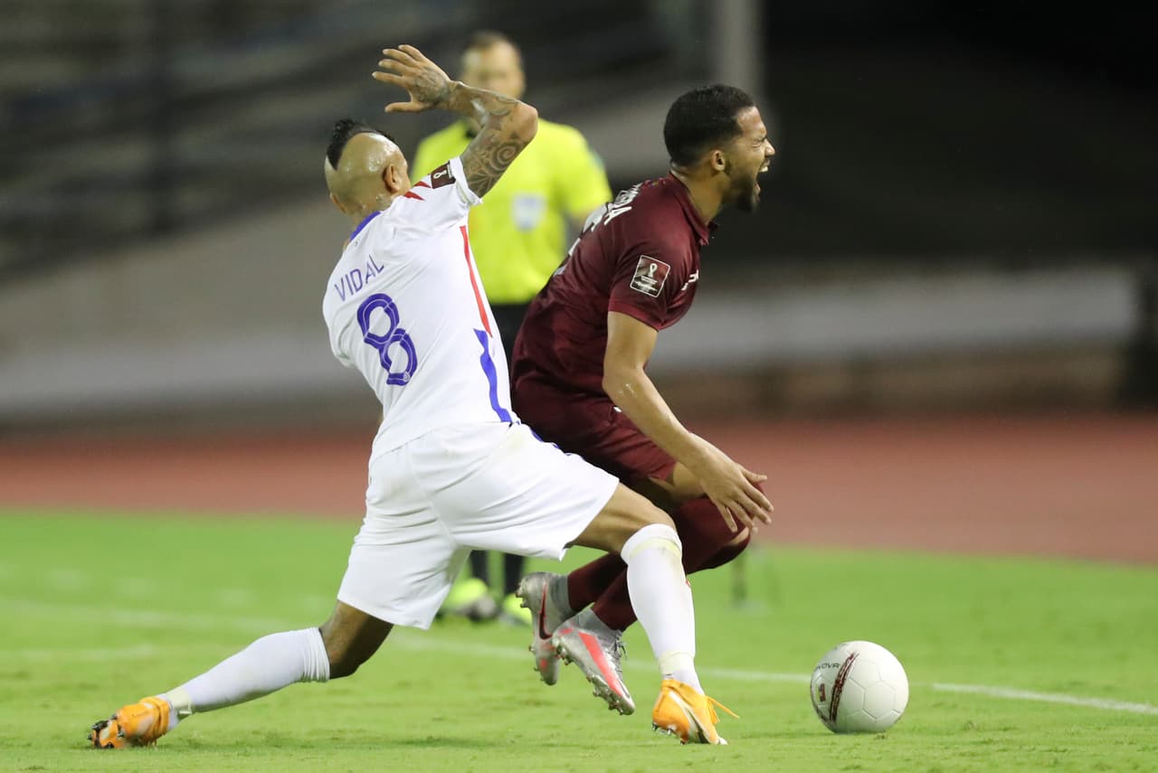 La vinotinto da el campanazo frente a Chile y consiguen sus primeros tres puntos al derrotar 2-1 a los chilenos.