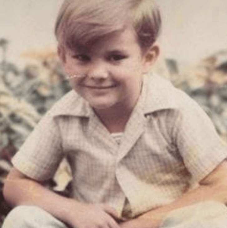 <a href="https://www.univision.com/radio/raul-brindis/kuno-becker-confiesa-que-no-se-habia-vacunado-pero-ahora-sintio-miedo-video">El mexicano</a> comenzó su trayectoria como violinista cuando era niño, pero más tarde se unió al Centro de Educación Artística de Televisa para incursionar en la actuación.