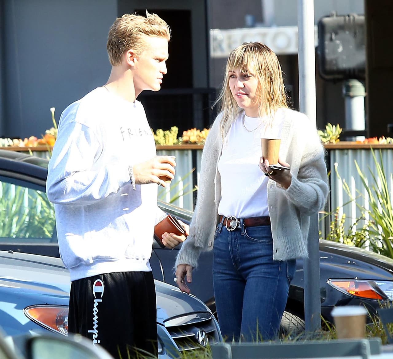 Pero Cyrus, de 27 años, 
<b><a href="https://www.univision.com/famosos/miley-cyrus-confirma-su-ruptura-con-cody-simpson-a-menos-de-un-ano-de-noviazgo-fotos" target="_blank">confirmó que terminaron</a></b> solo horas después de haberse publicado las declaraciones que hizo sobre su exesposo en 'Call her daddy'. 
<br>