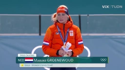 Marijke Groenewoud conquista el oro en la salida masiva del patinaje de velocidad.