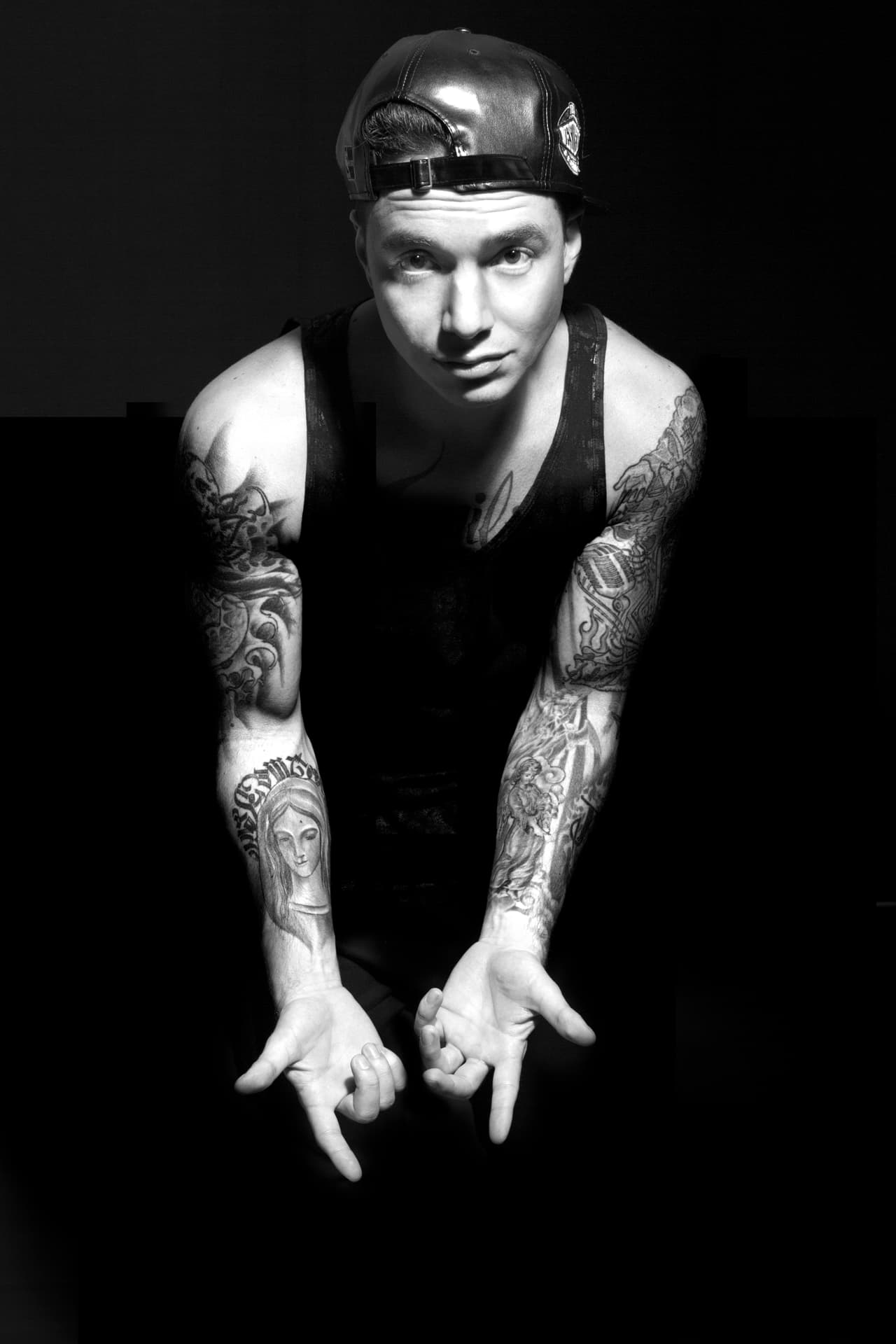 Estos jovencitos tampoco píerden la oportunidad de complacer a sus seguidoras en redes, nada menos que mostrando sus atractivos.