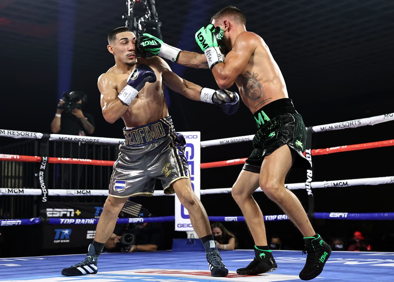 Golpe a golpe, Lomachenko equilibraba las tarjetas y continuaba los castigos en el octavo y noveno episodio.