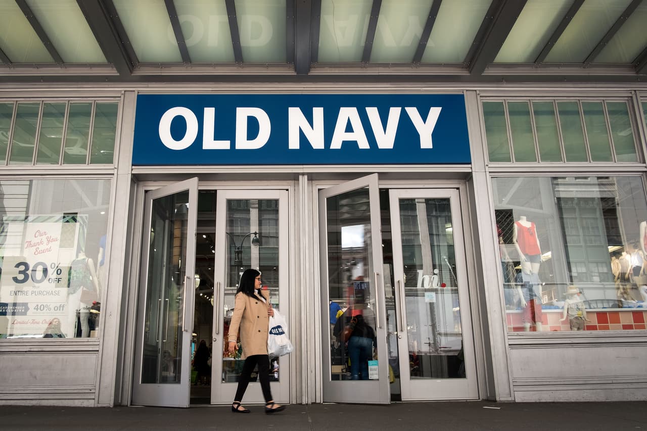 <b>Old Navy.</b> Algunas tiendas abrirán a las 7 PM, otras a las 3 PM y otras a las 6 PM.
