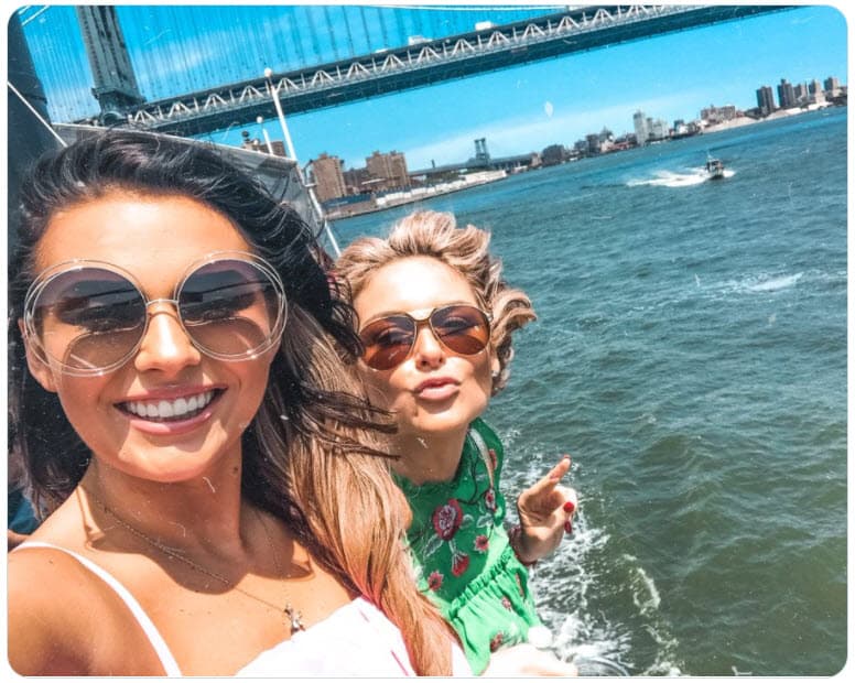 "La única forma en la que realmente puedo ayudar en este caso es, por ejemplo, con mi mejor amiga Gema (Garoa), estamos haciendo una 
<b>recolecta de ropa, vamos a hacer como una vendimia</b>".
<br>