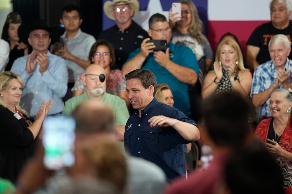“Si están intentando introducir productos en este país y están matando a nuestra gente, no sólo tienes el derecho, tienes la responsabilidad de contraatacar”, dijo DeSantis.
