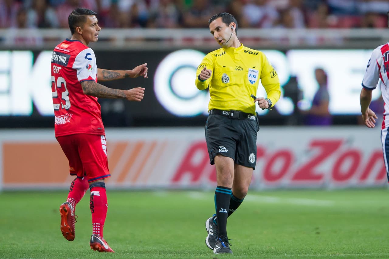 César Arturo Ramos tuvo un encuentro muy tranquilo en el que sólo mostró un par de tarjetas amarillas.