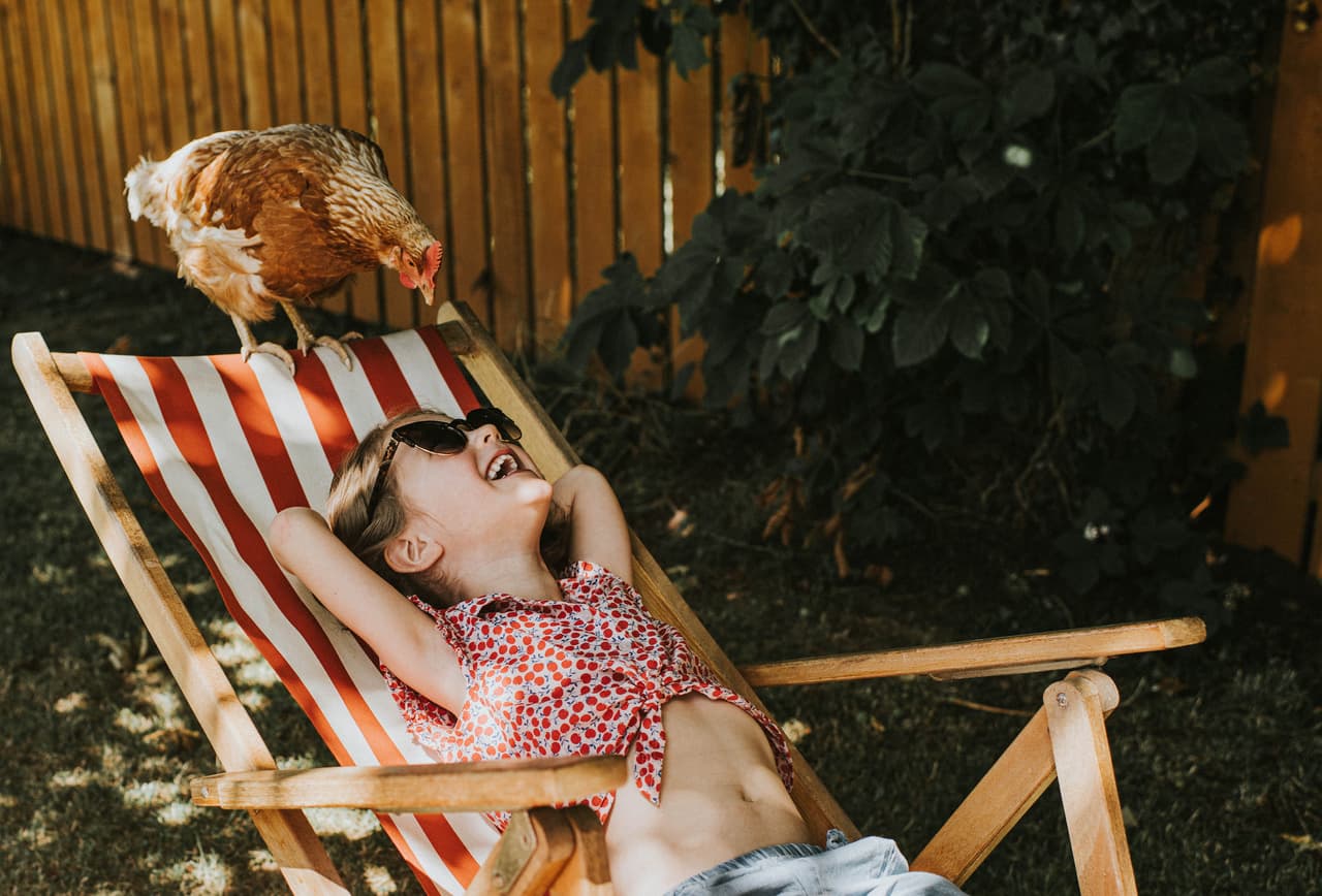 <b>‘Bañistas’</b>
<br>
<br>“La gallina Barbara-Ann también quiere tomar el sol”, dijo en broma la autora la fotografía
<br>