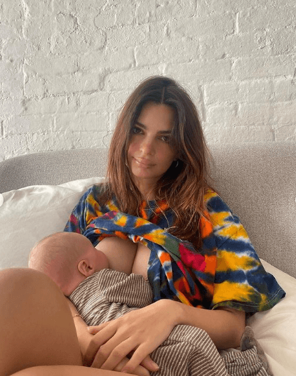 "Si parece que estoy amamantando es porque siempre lo estoy" es el mensaje con el que expresó el lado sincero y real que muchas mamás viven.