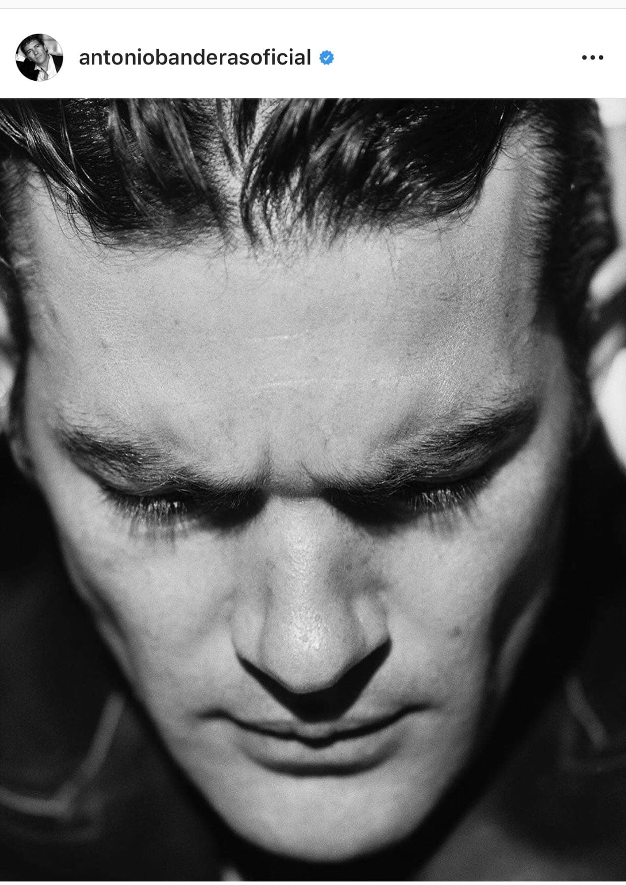 Por su parte, Antonio Banderas
<b><a href="https://www.instagram.com/p/B1_Sd9nIji3/" target="_blank">publicó esta foto</a></b> con el texto: "Hoy nos deja Peter Lindbergh,
<b>gran maestro de los instantes eternos</b>".