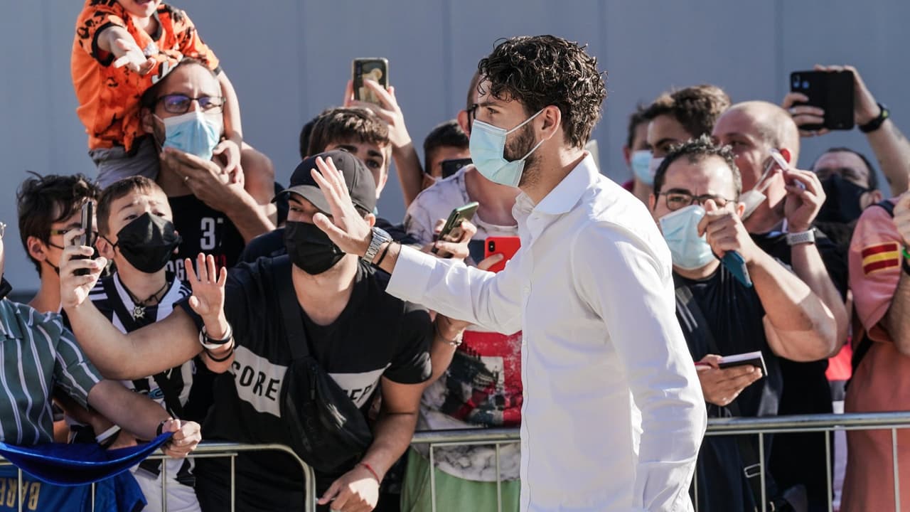 Manuel Locatelli pasa el reconocimiento médico con la Juventus