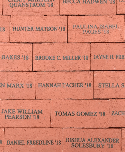 Alan celebró ver el nombre de su hija, junto al resto de sus compañeros de la generación 2018.