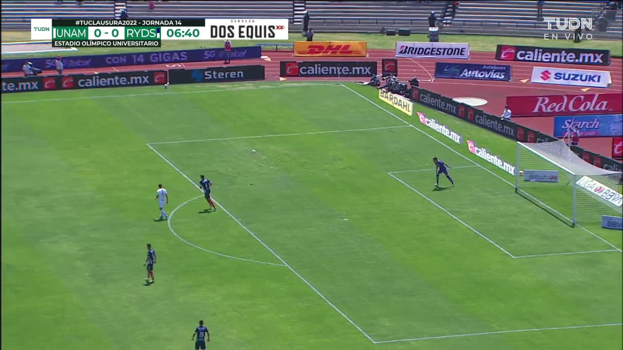 ¡TIRO ATAJADO! disparo por Leonel López.