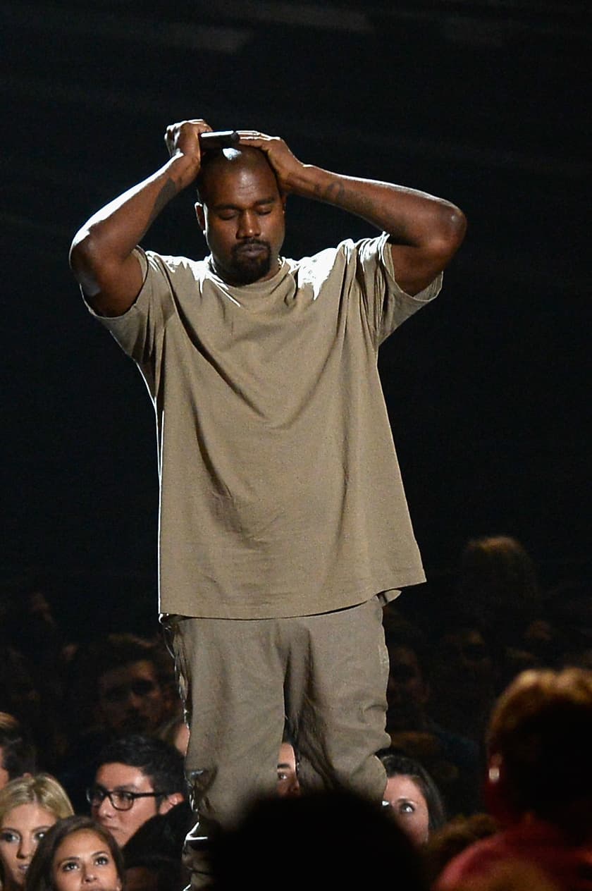 Kanye se lanzó contra la cadena MTV, y los acusó de hablar y hablar de cuando interrummpió a Taylor Swift en 2009 al recibir un premio.