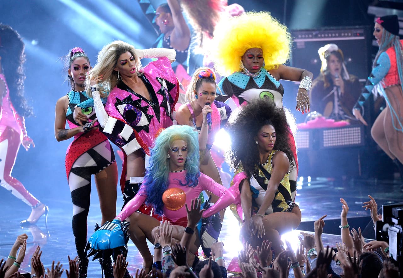 Miley se presentó en los MTV VMA junto con los Flaming Lips.