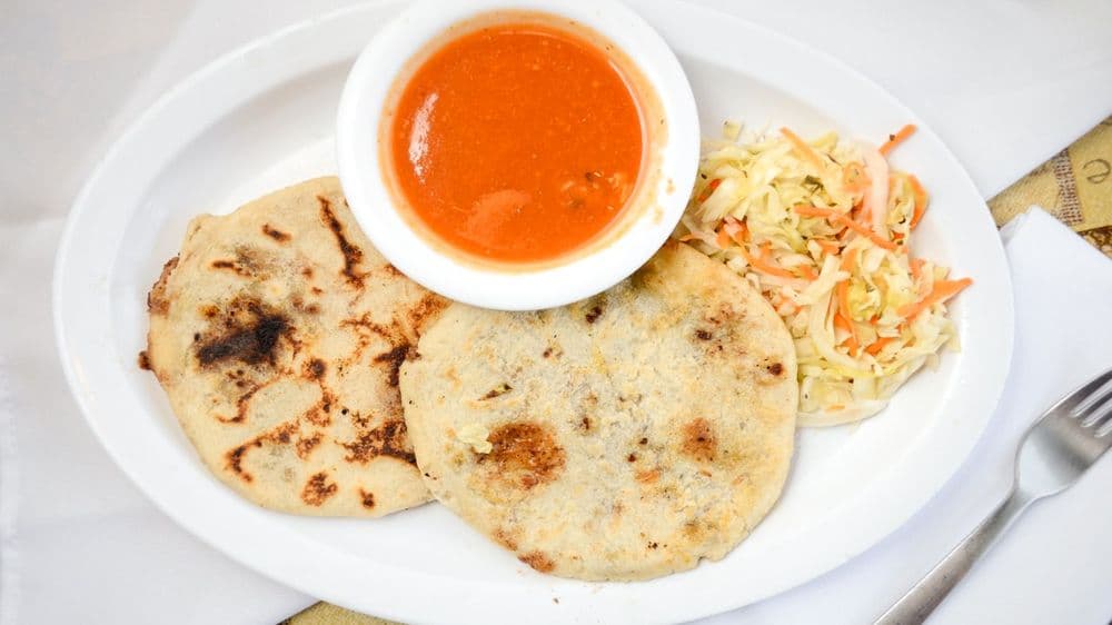 <b>California Grill Restaurant</b> es una opción para comer buenas pupusas en East Hollywood (800 N Virgil Ave, Los Angeles, CA 90029).