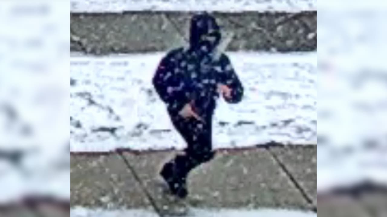 Policía de Chicago difunde imagen de sospechoso de tiroteo en Preparatoria Benito Juárez