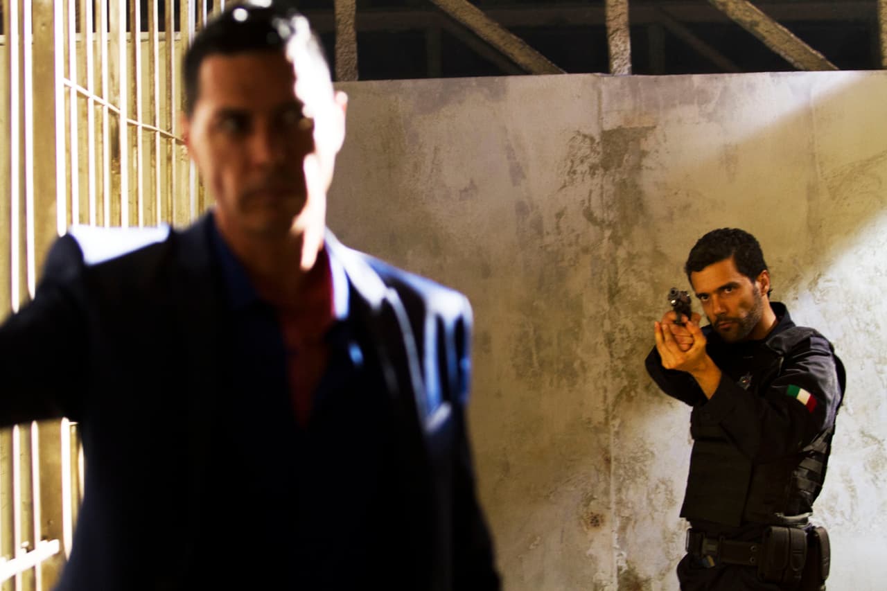 Afortunadamente para Lizbeth, Raúl llegó a tiempo para detenerlo.