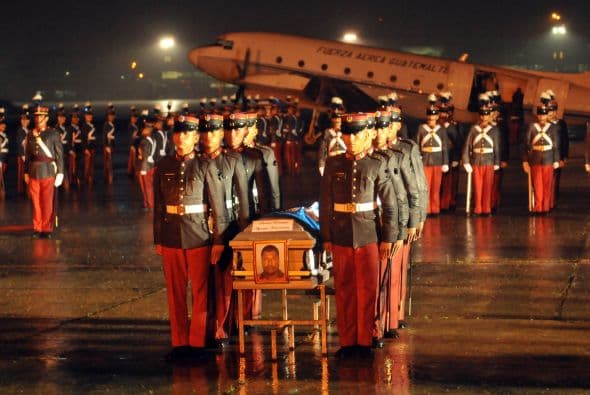 Ibarrola informó a los familiares que ya se capturaron a siete presuntos responsables de la muerte de los migrantes "expresamos nuestro más sentido pésame a las familias. Estamos trabajando para encontrar a los culpables de este horrible homicidio", dijo el diplomático.