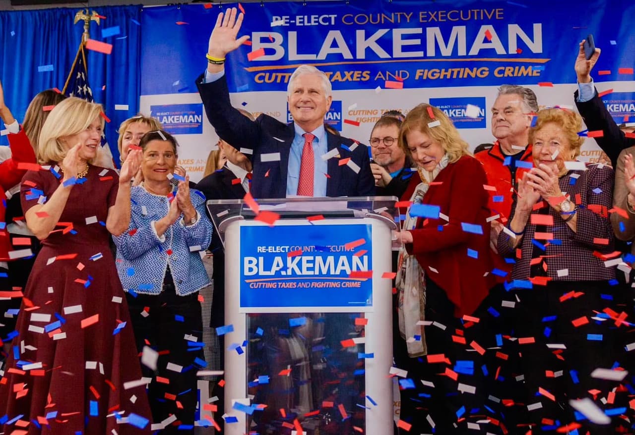  Bruce Blakeman inicia campaña de reelección en Nassau: se opone a inmigración ilegal y aumento de impuestos