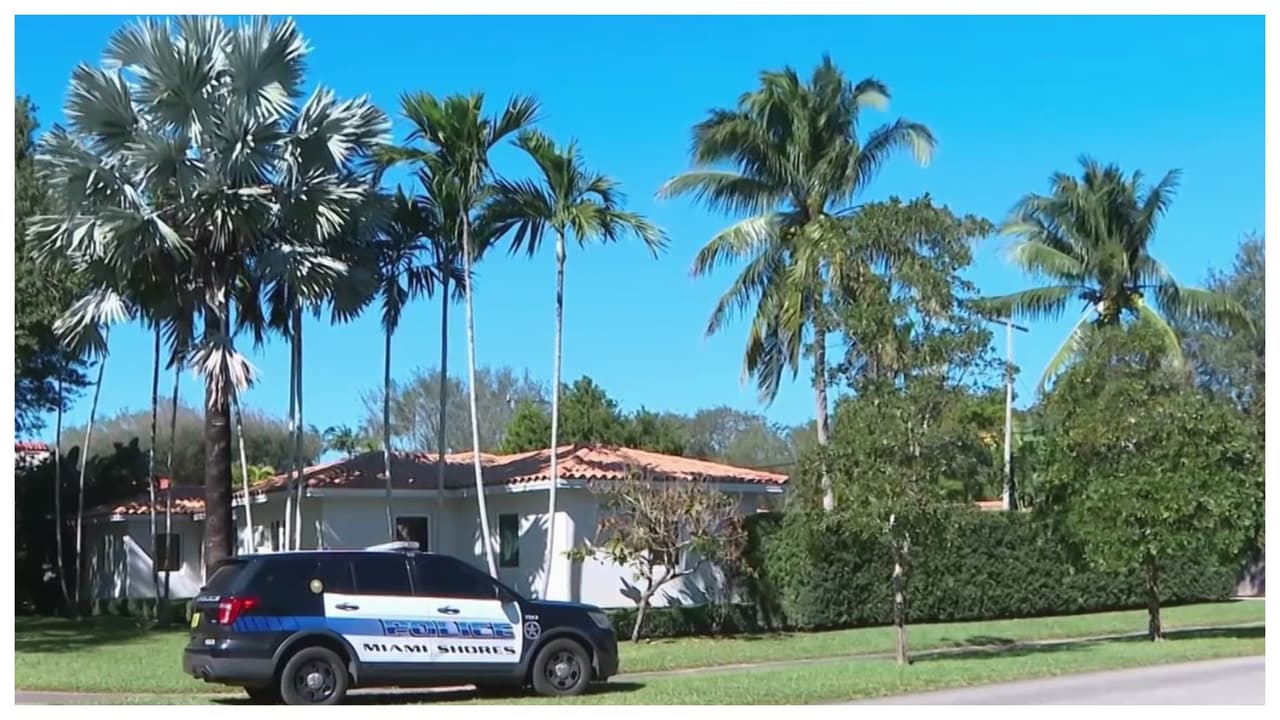 Hallan a una persona muerta en la piscina de una casa de Miami Shores