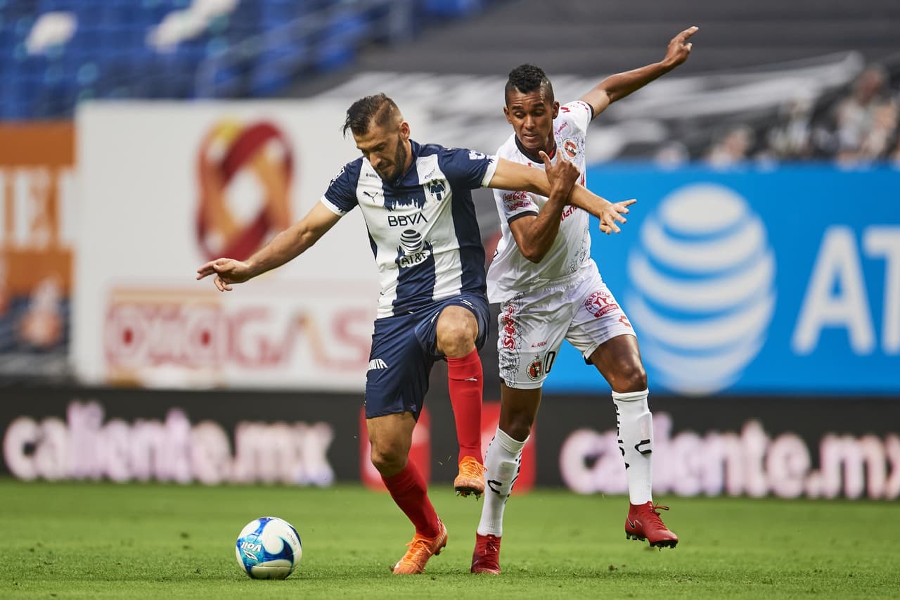 En un duelo muy cerrado, las anotaciones de Maxi Meza y Mauro Manotas hacen que Monterrey y Tijuana dividan los puntos. Los regios acumulan una racha de tres encuentros sin poder ver la victoria. Con el empate Xolos se mantiene en la cuarta posición de la tabla con 13 unidades.