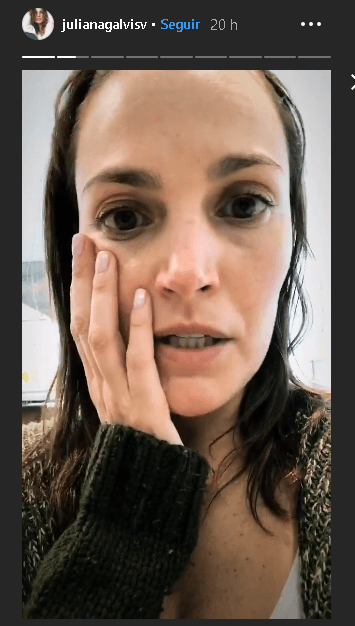 Galvis subió una historia a Instagram en la que narró que el robo fue en el local de Crepes and waffles, y estaba intentando buscar los documentos que llevaba en su billetera, esperando que los delincuentes los hayan tirado en algún lugar del centro comercial.