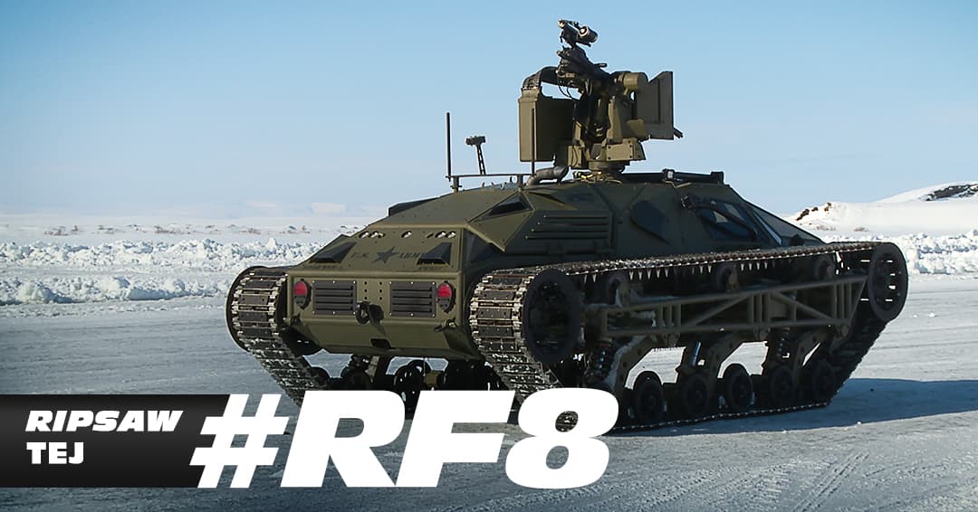 Este tanque es otro de los vehículos que anticipa la producción del largometraje. La referencia "Ripsaw" es para una creación de la compañía Howe & Howe Technologies, especialista en todoterrenos blindados y extremos. El modelo EV2, que creemos se corresponde con el de la imagen, cuenta con un motor V8 en posición central que entrega 659 HP. Obviamente, se anima a cualquier terreno.