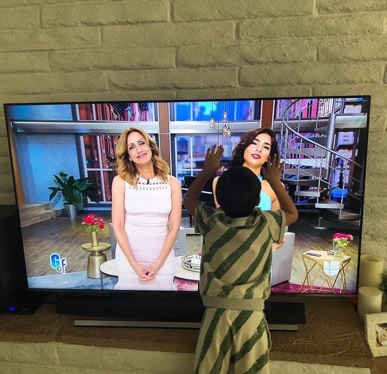 Momentos más tarde, El Gordo y La Flaca compartió la fotografía en Instagram dando respuesta a la petición de Lili. En ella, podemos observar la reacción de Matteo al ver a su madre en televisión.