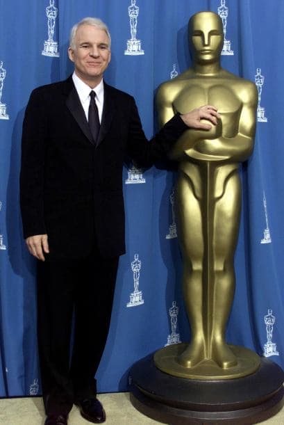 Aunque nunca se ha llevado la estatuilla como "Mejor Actor", la Academia reconoció a Steve Martin con un "scar Honorífico en el 2013. Pero en esta ocasión sólo asistió por primera vez como presentador en el 2001.
