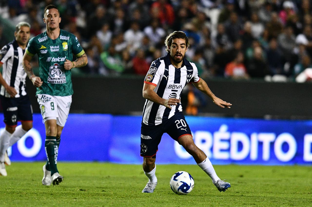 Luis Montes se lució con doblete en la goleada de 3-1 sobre el campeón Monterrey que alaga su racha a cinco jornadas sin triunfo.