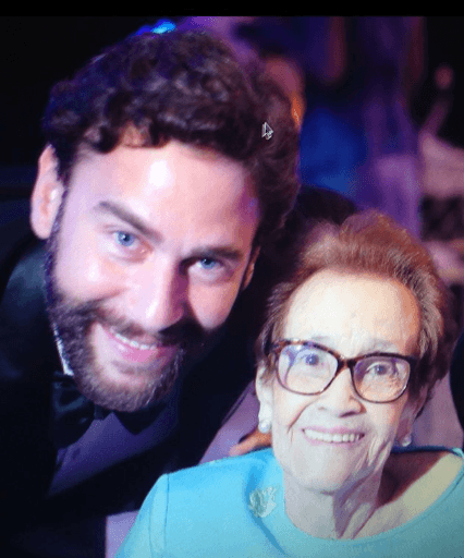 "¡Hoy es uno de los días más tristes de mi vida! Hace muchos años te tocó a ti recibirme en este mundo... Hoy la lógica tristemente se impone y soy yo a quien le toca darte el último adiós [...]", escribió el actor.