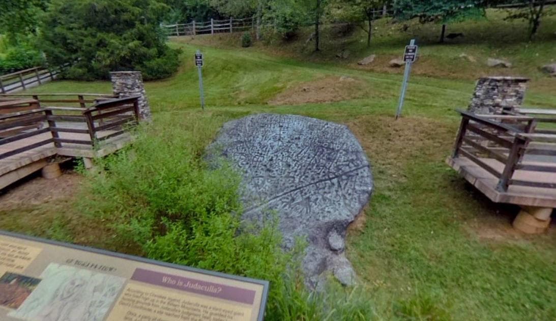 <b>Conoce los sitios más extraños de carolina del norte.</b> Carolina del Norte cuenta con lugares históricos, joyas naturales y, también, con destinos que algunos consideran como “extraños”.
<br> 
<b><a href="https://www.univision.com/local/north-carolina-wuvc/que-hacer-carolina-del-norte-lugares-extranos-fotos" target="_blank">Acá te presentamos algunos de los más emblemáticos y "sobrenaturales"</a></b>.