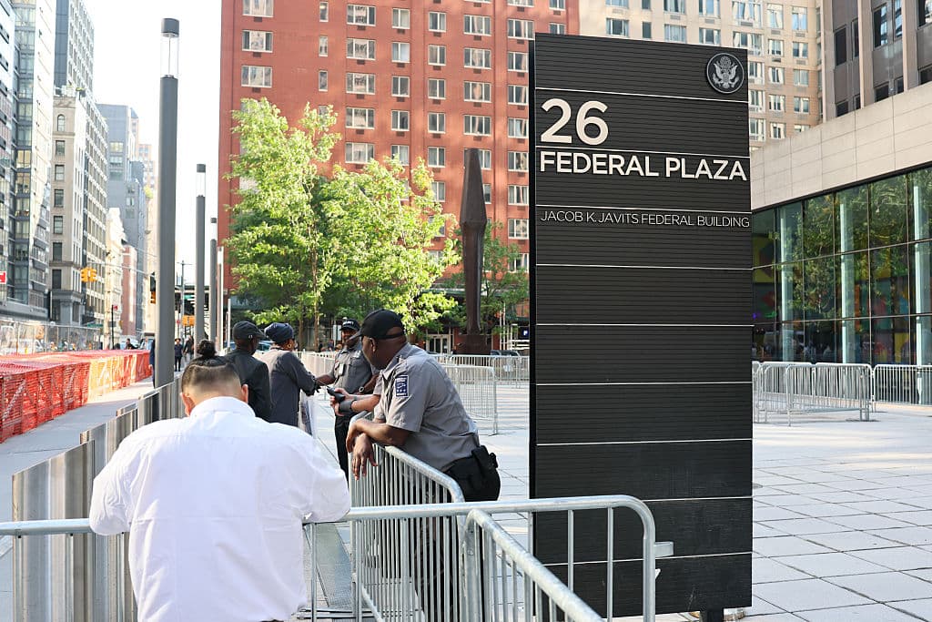 El FBI enfatizó que 
<b>enviar cartas amenazantes, independientemente de si la sustancia es dañina o una broma, constituye un delito federal.</b> Las autoridades no han revelado el contenido de las cartas ni si alguna parte del edificio permanecerá restringida durante la investigación.