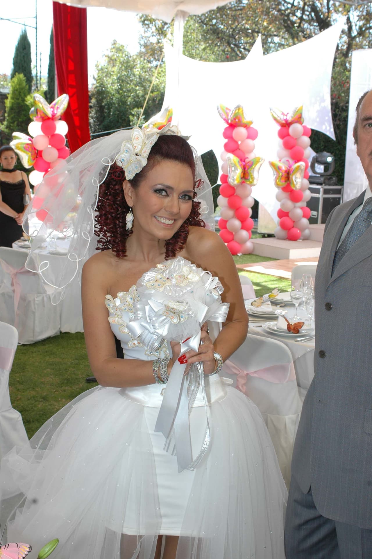 Yadira Cachón es una mujer extrovertida y vanidosa.