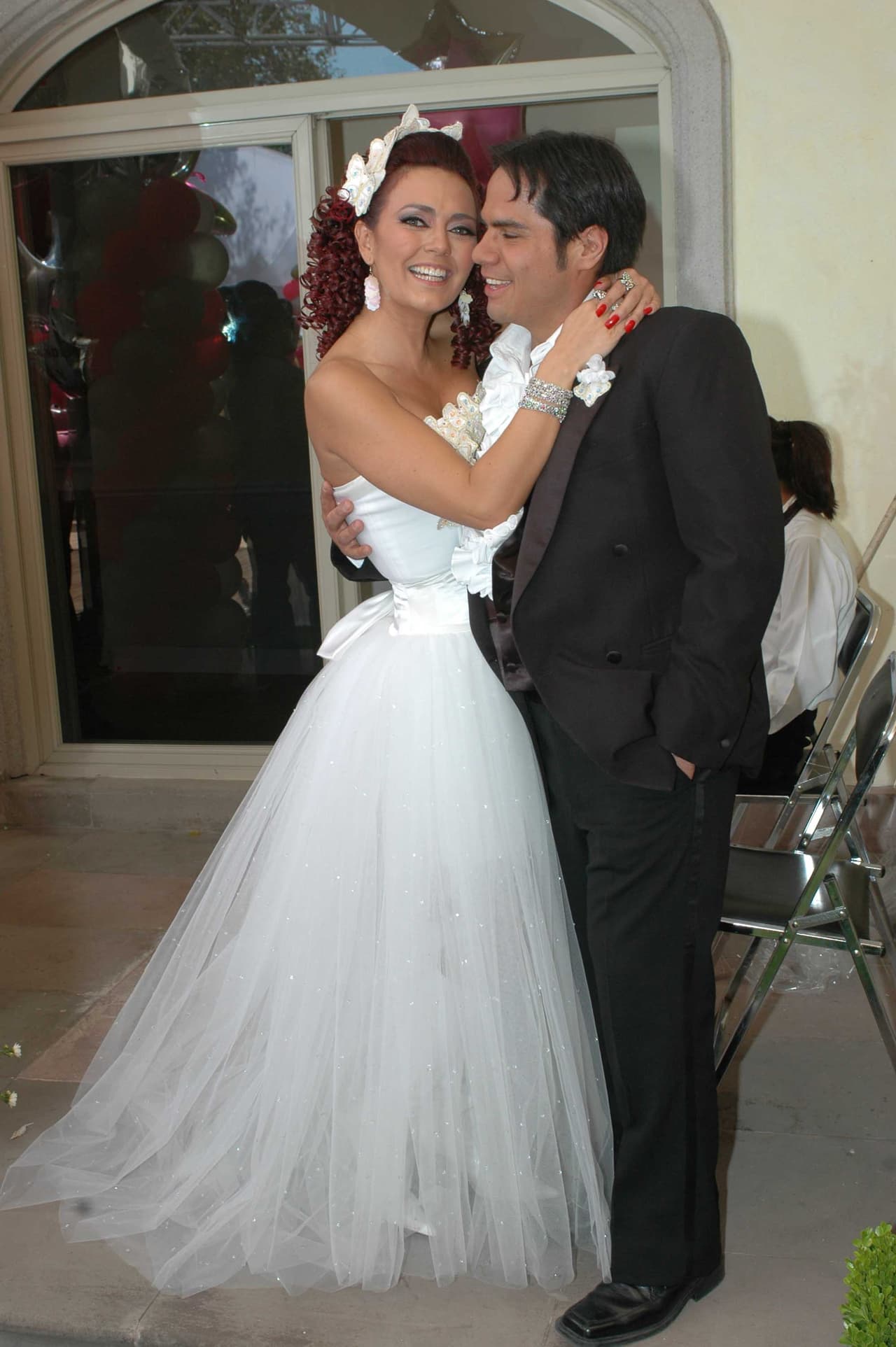 Enrique Bueno, el mejor amigo de Juan, está con él en las buenas y en las malas. Es un hombre generoso capaz de sacrificarlo todo por Yadira, la mujer que ama.