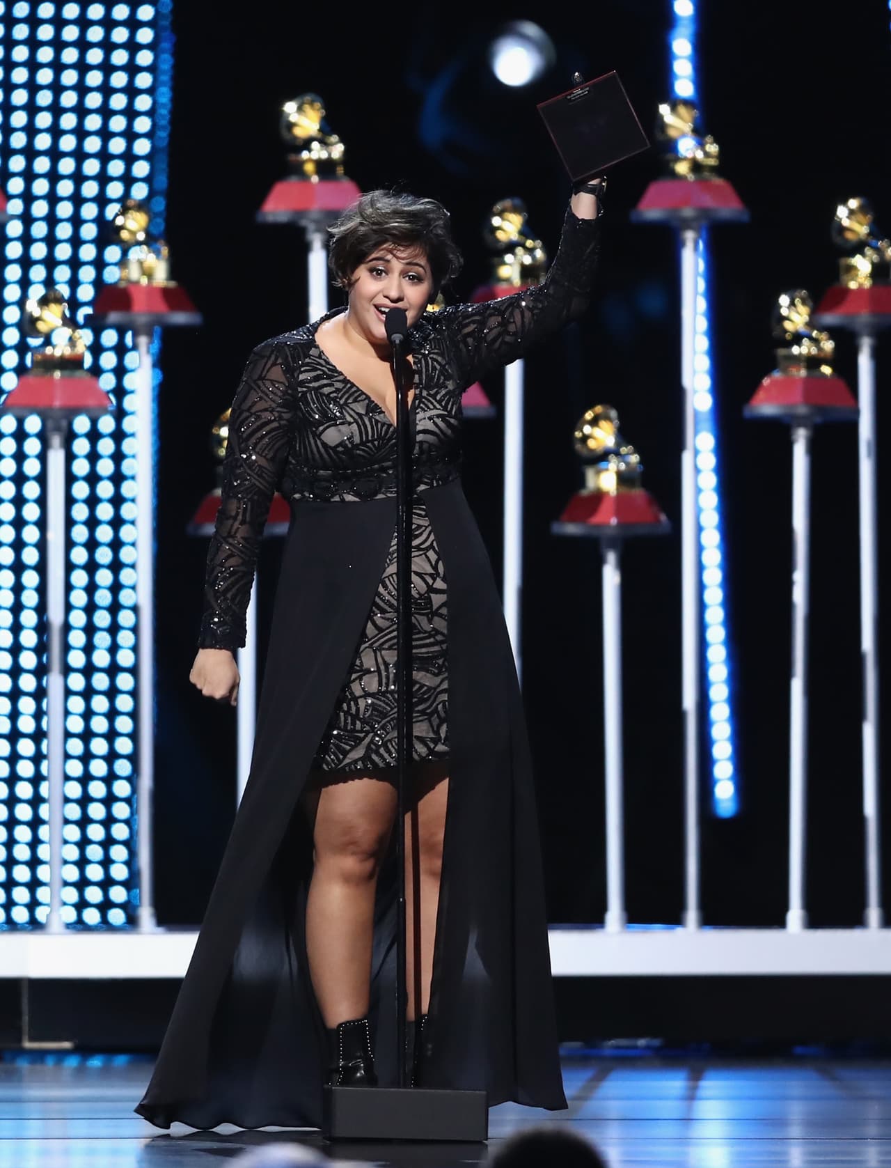 Durante el mensaje de agradecimiento que ofreció no solo habló por ella, sino por todas las mujeres que en el pasado habían sido nominadas como Productoras del Año, pero que no se llevaron el gramófono.