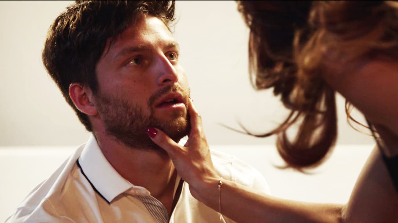 Daniel es el primero en su lista, lo utilizó para deshacerse de Marcelo, lo manipuló con tan sólo seducirlo.