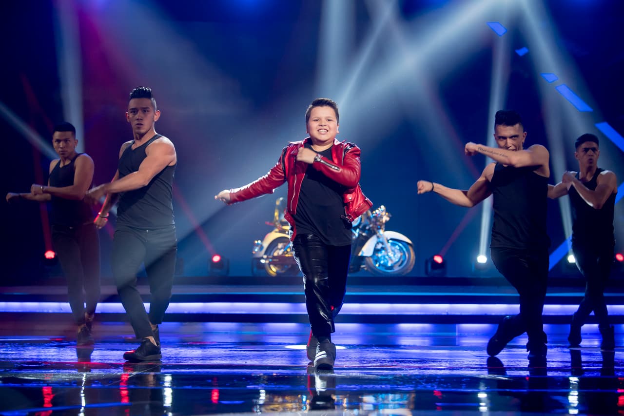 Otro gran cantante y bailarín estaba en la casa: Ramón dio vida a Chayanne, con su tema 'Torero'.