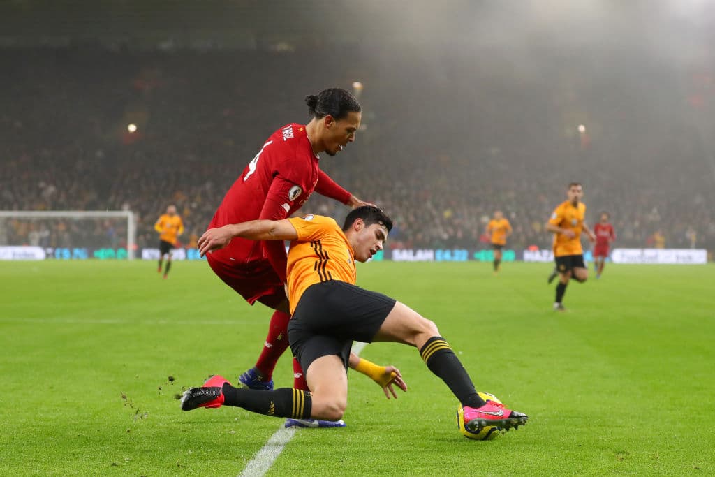 Con goles de Jordan Henderson y Roberto Firmino, Liverpool gana y alarga su racha de victorias a 14.