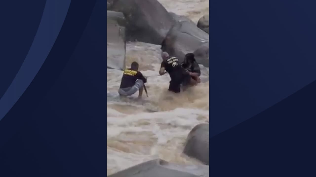 Autoridades rescatan a mujer que quedó atrapada en río de Naguabo