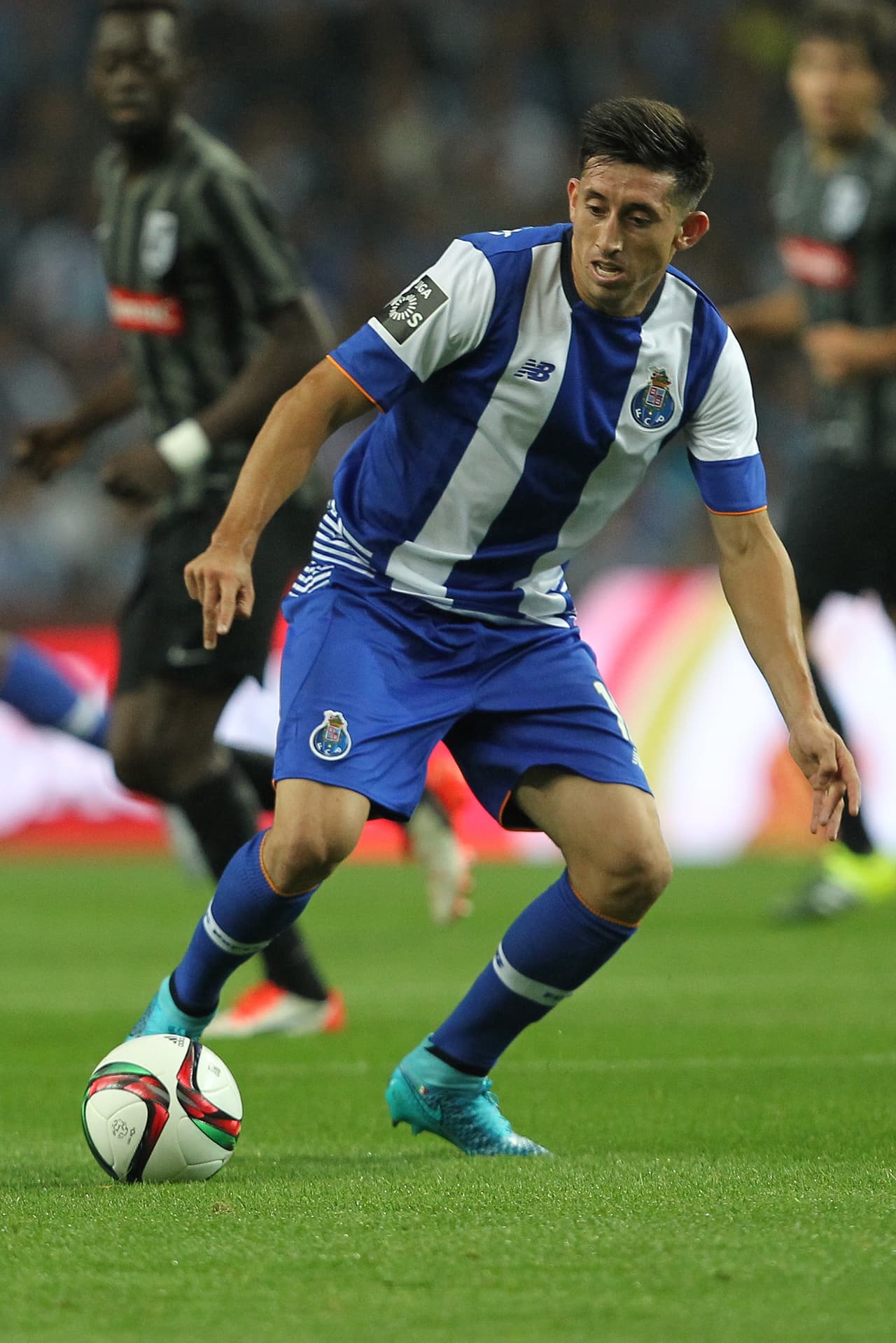 En España también se dice que Mendes representa a Héctor Herrera y que quiere traspasarlo por más de 15 millones de euros al Valencia.