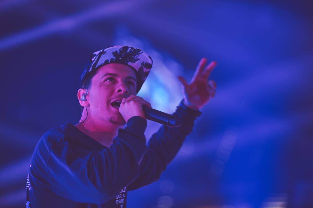 Guaynaa se dejó ver muy contento de compartir el escenario con su esposa.