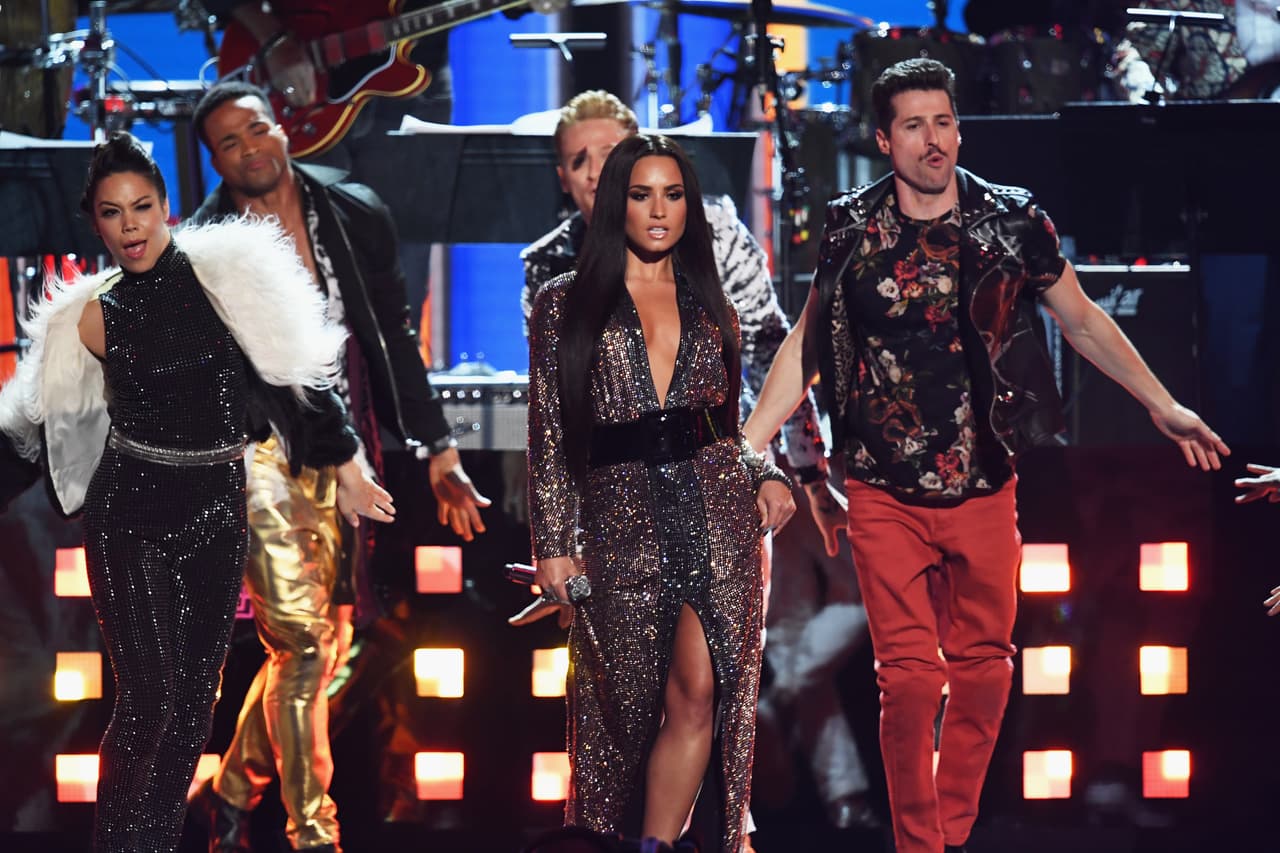 Demi Lovato lucía fenomenal con un estilo inigualable.