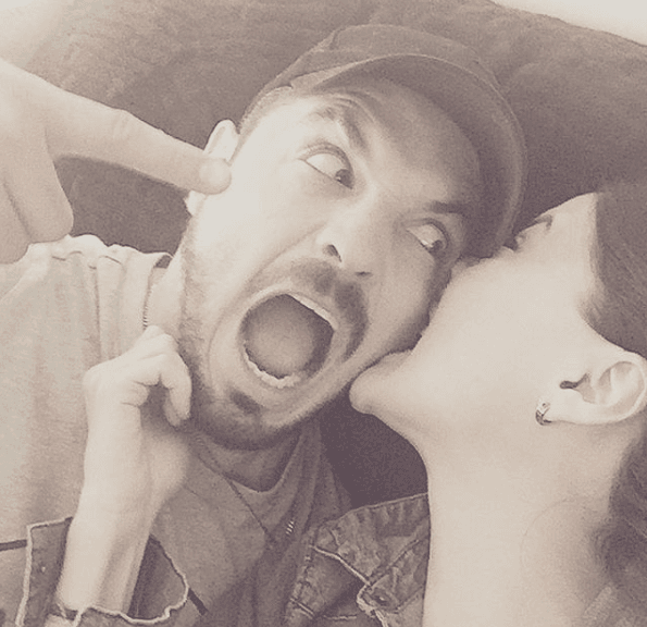 La cantante también habría declarado que aprovecharon que sus padres venían de Torreón, Coahuila, a Ciudad de México, en el mes de enero para casarse .