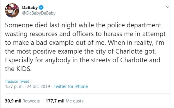 Por su parte, a través de su cuenta de Twitter, 
<b>DaBaby acusó a los oficiales de acoso</b> y de querer manchar su reputación.
