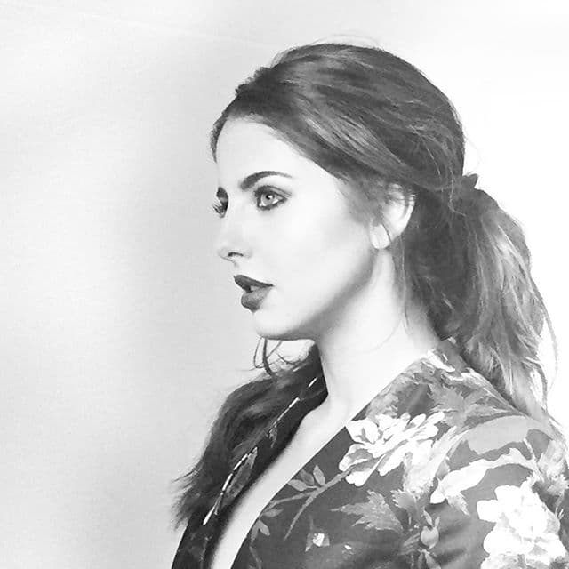 "Y si hoy tú tienes Cáncer o alguien de tu familia te mando TODO MI AMOR, porque pienso que esta enfermedad se cura con mucho amor, muchos abrazos, apapachos, paciencia, conciencia y cuidándonos y amándonos lo suficiente para cambiar todos nuestros hábitos por hábitos más saludables, ánimo que los planes de Dios son perfectos!!".