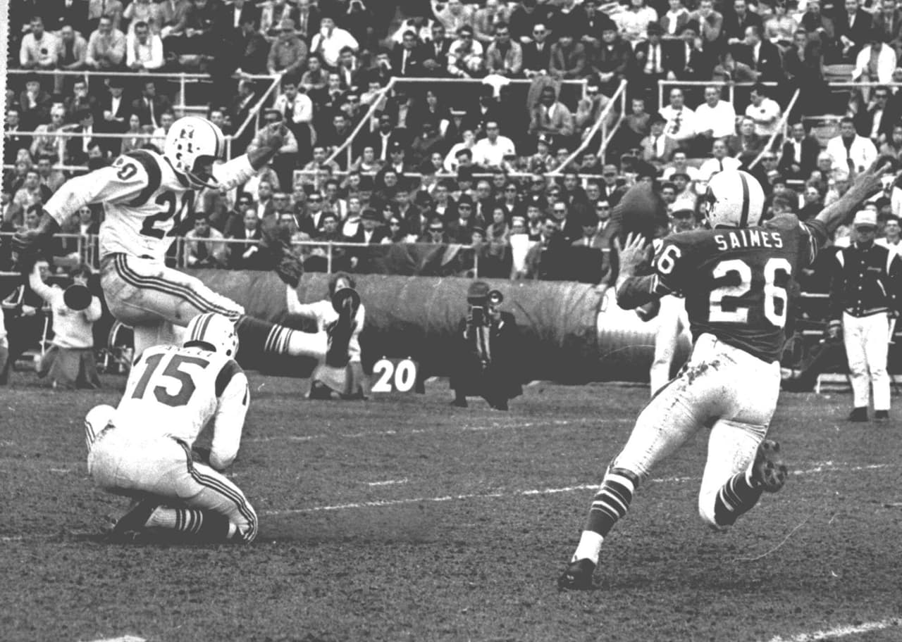 <b>Época de sufrimiento</b>
<br>Es importante precisar y dar contexto a las palabras de Robert Kraft, pues hace algunos años, no creeríamos que una de las dinastías más dominantes en la historia del deporte comenzó a conformarse a partir del año 2000, pero ¿Qué hubo antes?